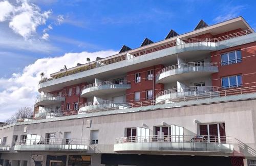 Lamalou-les-Bains Appartement | Bel F3 climatisé avec parkings, terrasse et vue sur montagnes à 50m du centre et des thermes - FR-1-451-213