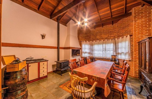 Vila Suzana Maison | Bela casa estilo chalé em Canela RCF160