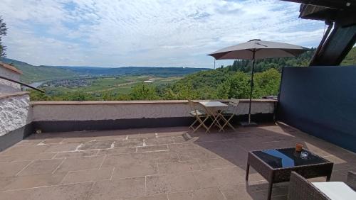 Uerzig Cabine | BelaVista'nBed - Peaceful Studio with private Terrace and Amazing Mosel Valley Views