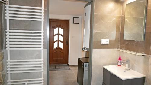 Velke Bilovice Cabine | Belegrady 311