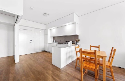 Bowen Hills Appartement | Belise - Executive 2BR Elegance plus parking & pool