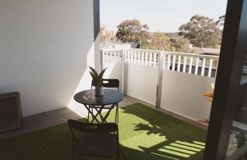 Heidelberg Heights Appartement | Bell St Retreat - 2BR 2Bath Stay