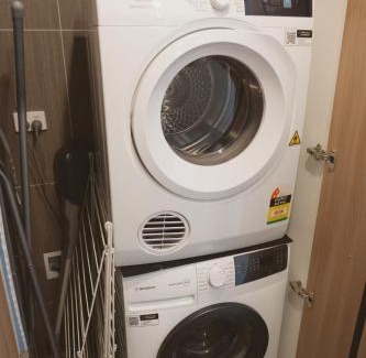 Heidelberg Heights Appartement | Bell St Retreat - 2BR 2Bath Stay