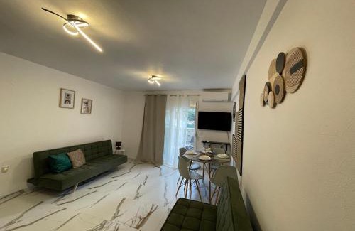 Pefkochori Maison | Bella Apartment