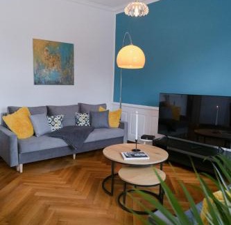 Ludwigsburg Appartement | bella casa - Business&Family - 2 Zimmer direkt neben Schloß, Parkplatz, SmartTV, Netflix, Waschmaschine, 24h Checkin, 71qm, Kingsizebett, Hotelbettwäsche