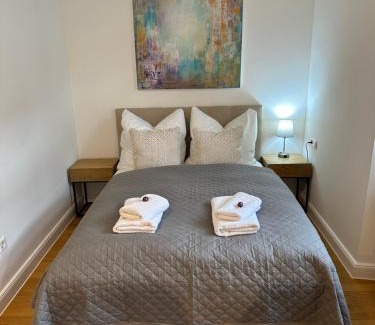 Ludwigsburg Appartement | bella casa - Business&Family, 100m zum Konzerteingang Schloß, Parkplatz, SmartTV, Netflix, Waschmaschine, 24h Checkin, 36qm, AP 12