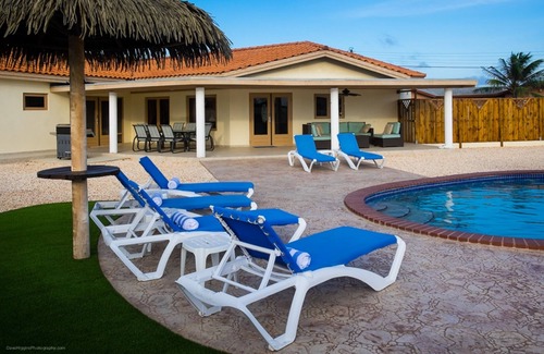 Opal Maison | Bella Ruby ... Palm Beach-BAR PISCINE- Garage 2 voitures..Le plus beau bijou d'Aruba!