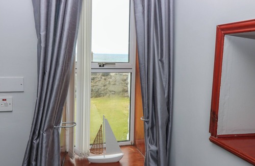 St Combs Cottage | BELLA'S BEACH COTTAGE, pet friendly, with a garden in Fraserburgh