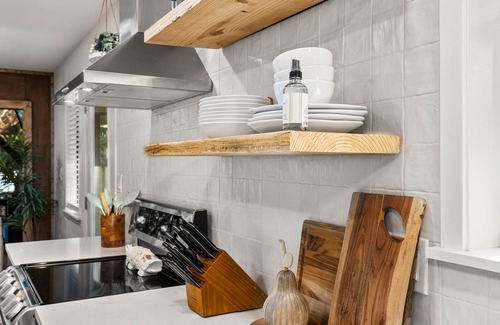 Jefferson Cabine | Bella Vista Cabin w/hot tub, canoes, beautiful views and more!