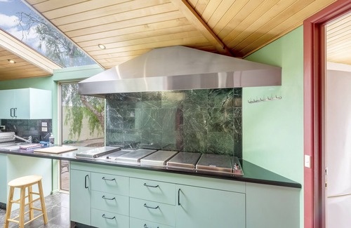 Bellerive Maison | BELLA VISTA. Large Family Home. Views Forever.
