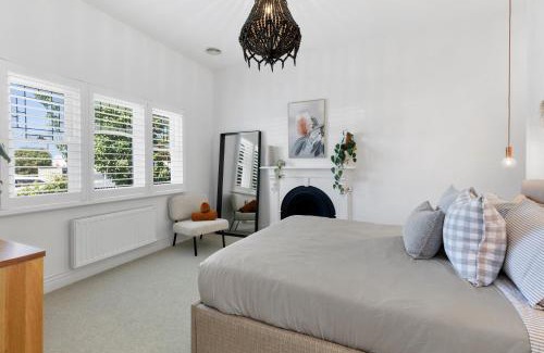 South Geelong Maison | Bellarine cottage- Central Geelong, parking, 2 bedroom, 2 bathroom