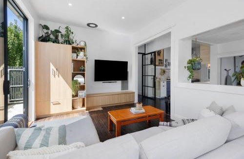 South Geelong Maison | Bellarine cottage- Central Geelong, parking, 2 bedroom, 2 bathroom