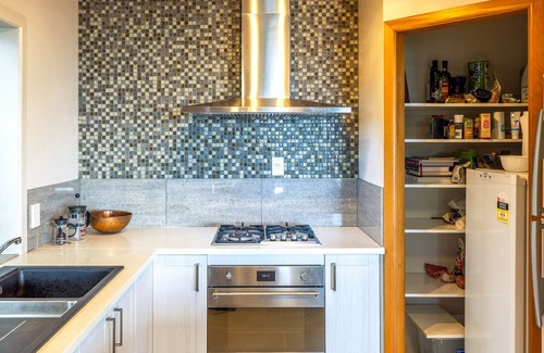 Waiheke Island Maison | Belle Bird Place - Onetangi Holiday Home