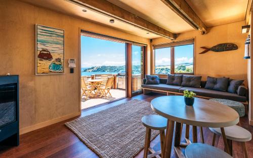 Waiheke Island Maison | Belle Cove Studio, Spectacular Sea Views - Be My Guest