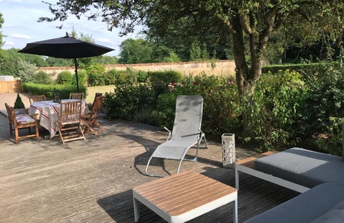 Ardentes Maison | Belle Dépendance du Château le Parc avec sa piscine