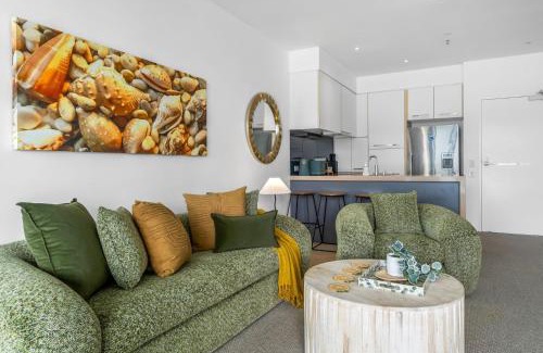 Cairns Central Business District Appartement | Belle Escapes 14 Harbour Lights with tranquil ocean views