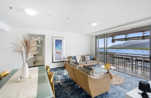 Cairns Central Business District Appartement | Belle Escapes 24 Harbour Lights Water View Apartment