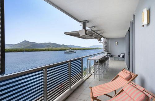 Cairns Central Business District Appartement | Belle Escapes 24 Harbour Lights Water View Apartment