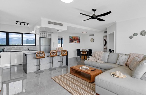 Cairns North Appartement | Belle Escapes Rydges Plaza Esplanade 54 with stunning ocean views