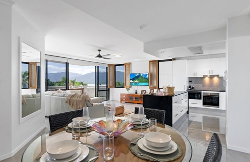 Cairns North Appartement | Belle Escapes Rydges Plaza Esplanade 54 with stunning ocean views