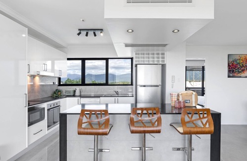 Cairns North Appartement | Belle Escapes Rydges Plaza Esplanade 54 with stunning ocean views