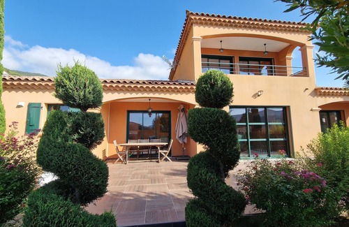 Le Bousquet-d'Orb Villa | Belle et Grande Villa Avec Piscine Entre Avène et Lamalou-les-bains