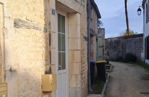 Thaire Maison | Belle ferme rénovée avec grand jardin abrité entre Île de Ré et Oléron