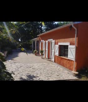 Sainte-Colombe-en-Bruilhois Maison | Belle vue 1076