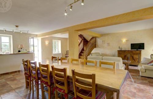 Chalain-le-Comtal Maison | Belle maison de campagne avec piscine, 4 chambres, jardin et terrasse près de Montbrison - FR-1-496-48