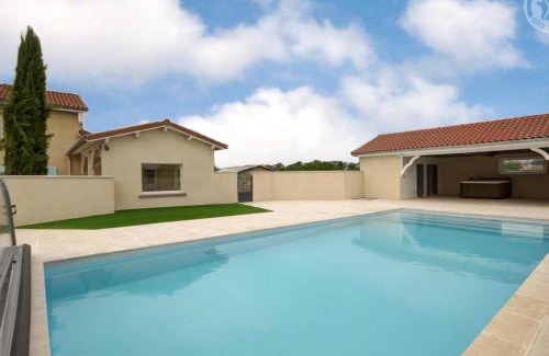Chalain-le-Comtal Maison | Belle maison de campagne avec piscine, 4 chambres, jardin et terrasse près de Montbrison - FR-1-496-48