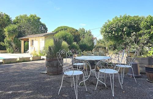 Mas-Grenier Maison | Belle maison Mas Grenier - 14 personnes - 11 lits - Piscine privée - Grand jardin - Jeux enfants - Parking gratuit sur place