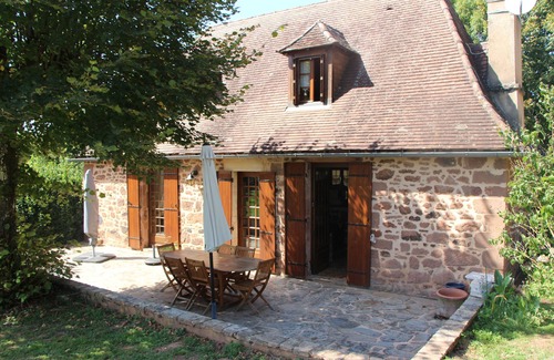Boisseuilh Maison | Belle Maison Périgourdine 4 Personnes au Calme, Piscine Chauffée, Grand Terrain