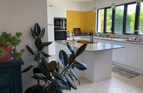 Ners Maison | Belle maison tranquille avec piscine et jardin