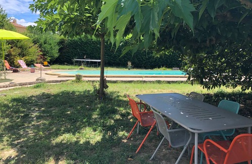 Ners Maison | Belle maison tranquille avec piscine et jardin