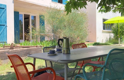 Ners Maison | Belle maison tranquille avec piscine et jardin