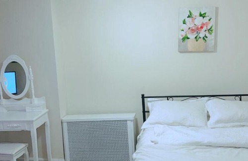 Queens Maison | Belle's place