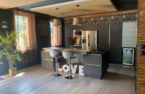 Lagrace-Dieu Villa | Maison de 230m2 avec piscine, JACUZZI pool house, idéal pour famille et amis.