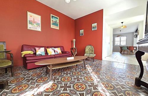 Fronton Maison | Belle Villa au cœur du frontonnais - Cœur de village - Piscine, jardin et terrasses privés - Climatisation - 8 personnes - 5 lits