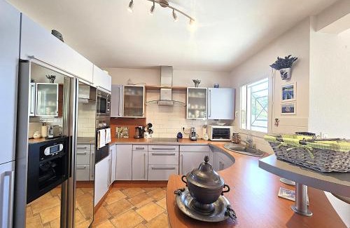 Realville Maison | Belle villa Réalville - 6 personnes - Piscine et parking privés - Véranda climatisée - Terrasse - 3 chambres doubles