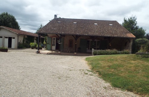 Penne-d'Agenais Maison | Belle Vue a Charmant 2 chambres à coucher situé dans un endroit pittoresque.
