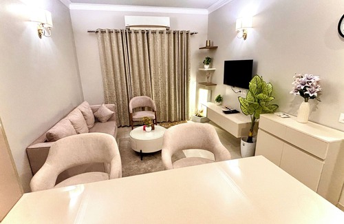 Gurugram Appartement | Belle Vue the cozy 1-bedroom flat is an ideal hideaway for solo travelers.