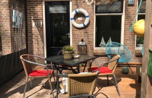 Anjum Maison | BelleMare Bungalow Lauwersmeer mit überdachte Veranda und eingezäuntem Garten