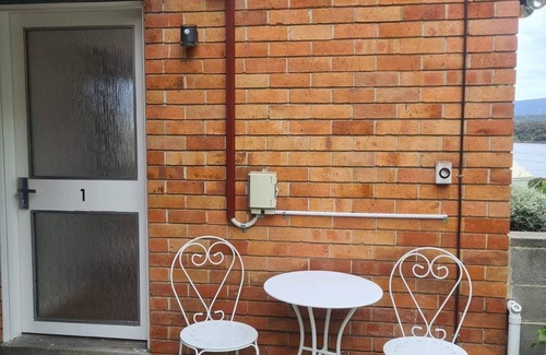 Rosny Appartement | Bellerive Bluff 2 Bedroom Apartment has water views, close to Restaurants, Beach