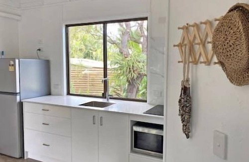 Amity Point Cabine | Belles on Ballow - Possum Lodge