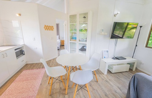 Amity Point Cabine | Belles on Ballow - Possum Lodge