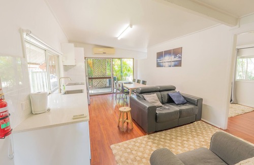 Amity Point Cabine | Belles on Ballow - Wombat Lodge