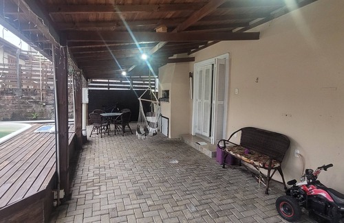 Canela Maison | Belli House casa ideal para família. 9 hóspedes 3 quartos 7 camas 2 banheiros