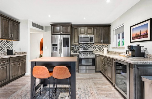 New Papago Parkway Maison | Bellissima Brava! Game Room Hot Pool/Spa Discount!