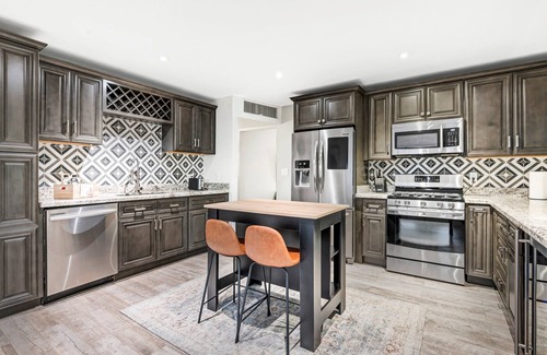 New Papago Parkway Maison | Bellissima Brava! Game Room Hot Pool/Spa Discount!