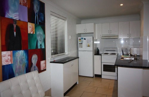 Bendalong Maison | Belong At Bendalong peut accueillir 12 personnes et se trouve en face de Washerwomans Beach Reserve.